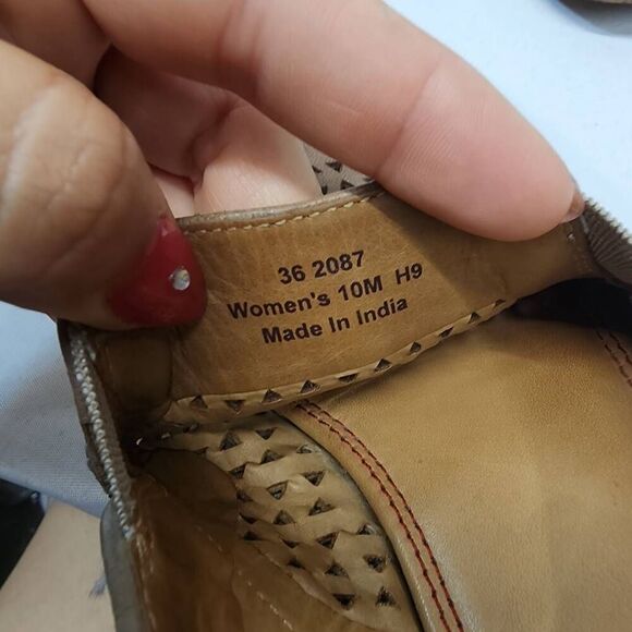 Trask Ali Perforated Loafer Gold Metallic Suede Women's 10 Comfort - Picture 7 of 9